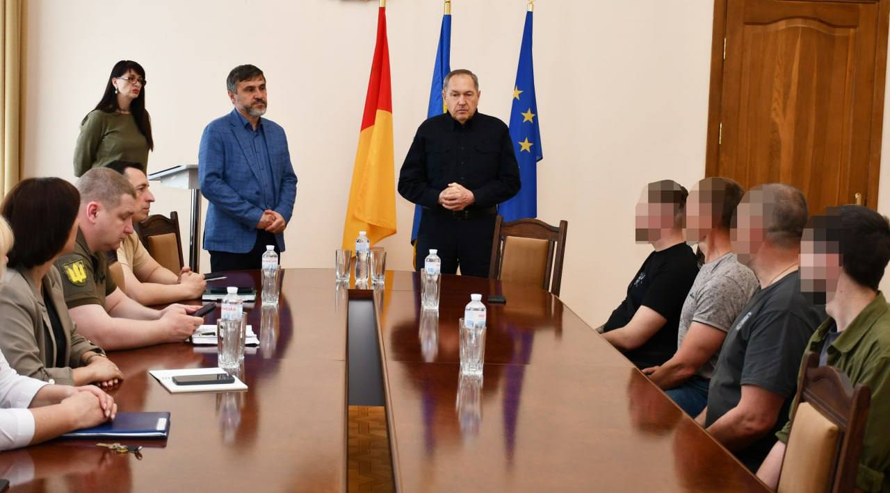 У День Сил спеціальних операцій начальник Кіровоградської ОВА Андрій Райкович вручив обласні відзнаки "За мужність і відвагу" землякам - фото 1
