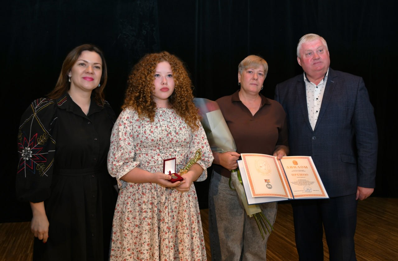 Слово, що захищає правду: на Кіровоградщині нагородили кращих медійників та вручили обласну журналістську премію - фото 2