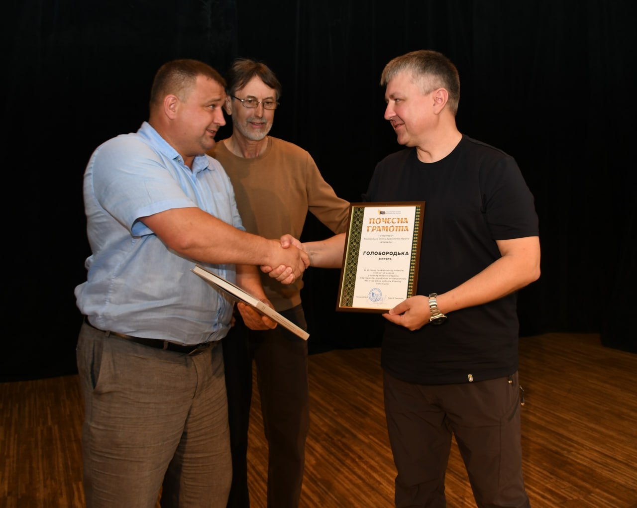 Слово, що захищає правду: на Кіровоградщині нагородили кращих медійників та вручили обласну журналістську премію - фото 7