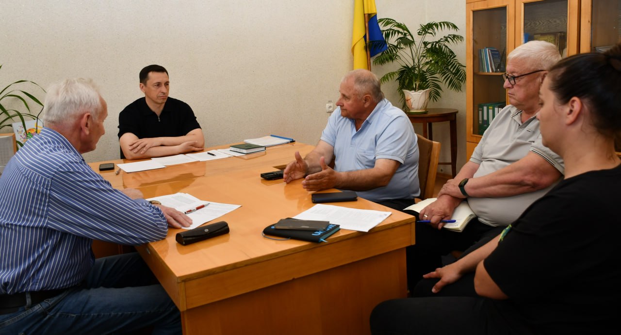 Врегулювання майнових питань: Юрій Миколаєнко провів прийом громадян з особистих питань - фото 6