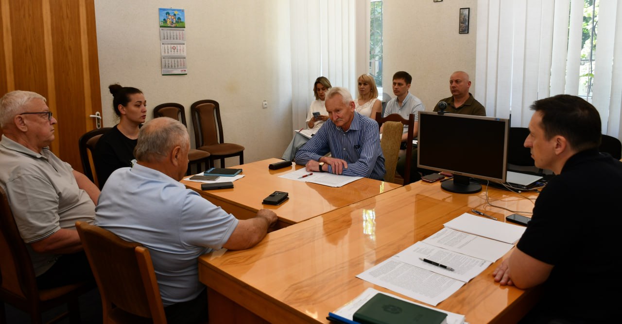 Врегулювання майнових питань: Юрій Миколаєнко провів прийом громадян з особистих питань - фото 5